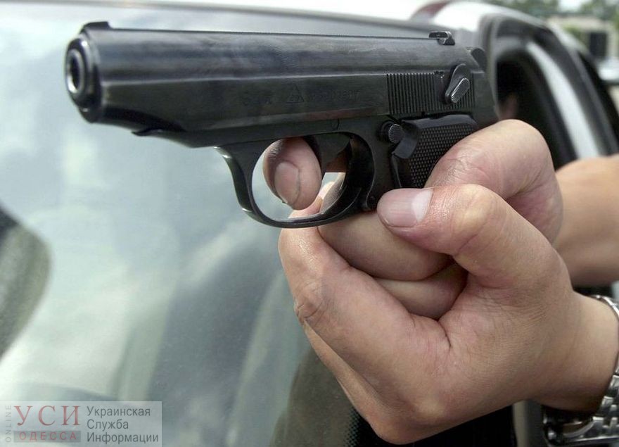 В Одессе водитель спорткара выстрелил в мужчину, обогнавшего его на дороге «фото»