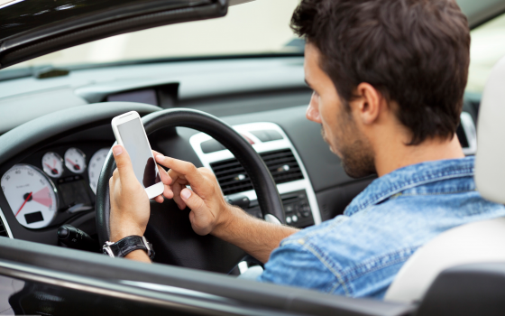 Одесские водители теперь могут предъявлять страховой полис с экрана гаджета «фото»