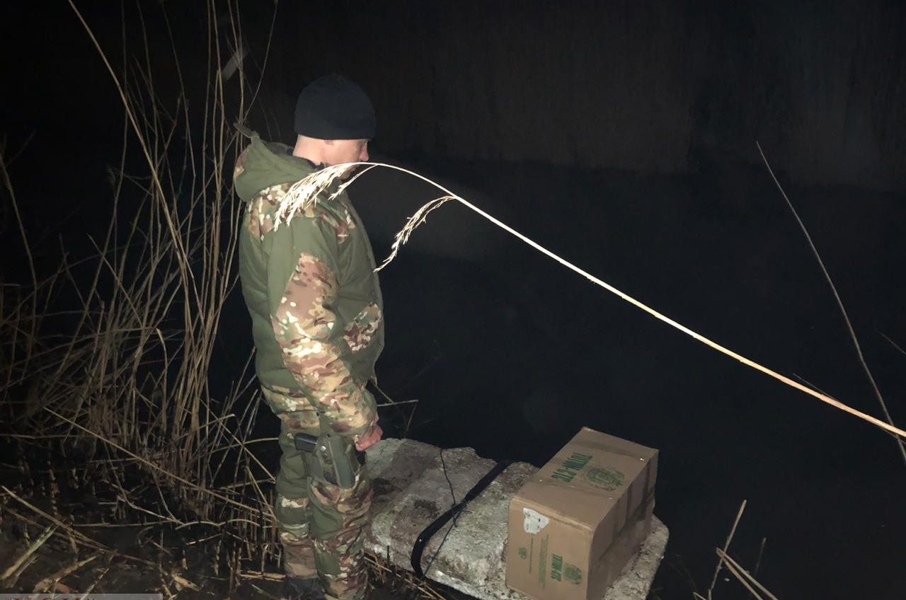 В Одесскую область из Молдовы отправили плот из пенопласта с контрабандными сигаретами, но его заметили пограничники «фото»