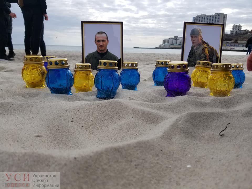 В Одессе зажгли фаеры в память о погибших спецназовцах Военно-морсих сил Украины «фото»