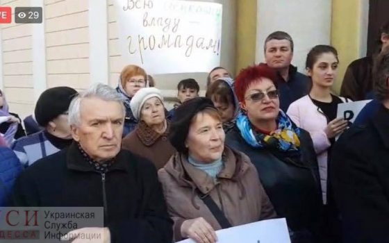 Протестующие заблокировали храм на Пастера: службу пришлось вести на улице (фото) «фото»