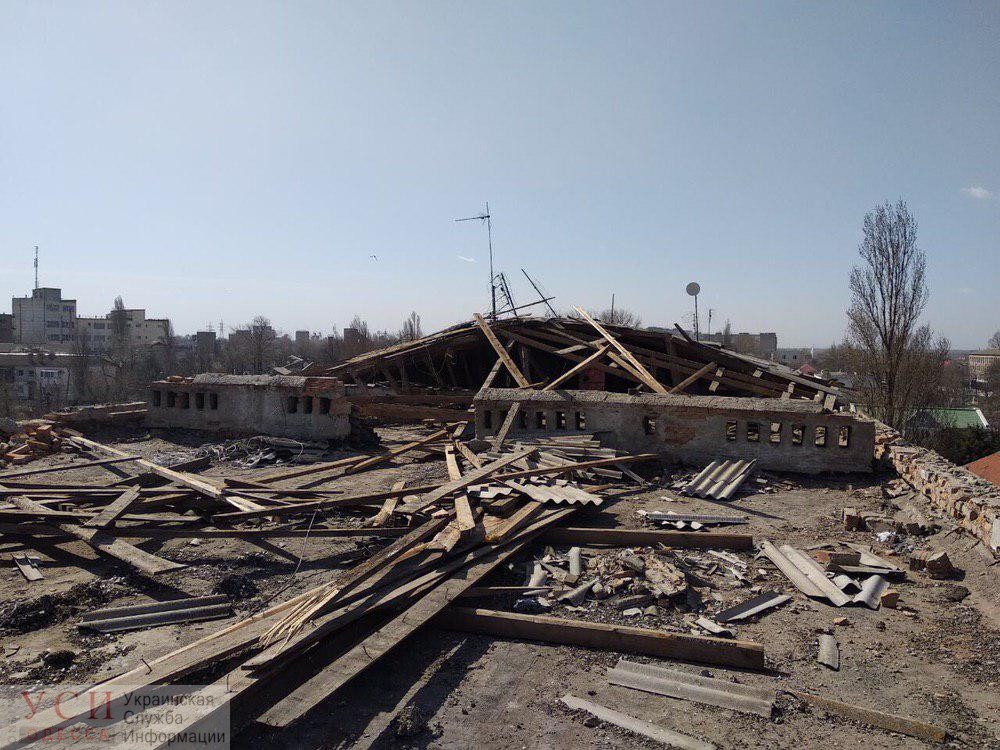 В Белгороде-Днестровском устраняют последствия стихии: на ремонт кровли пятиэтажки уже выделили деньги «фото»