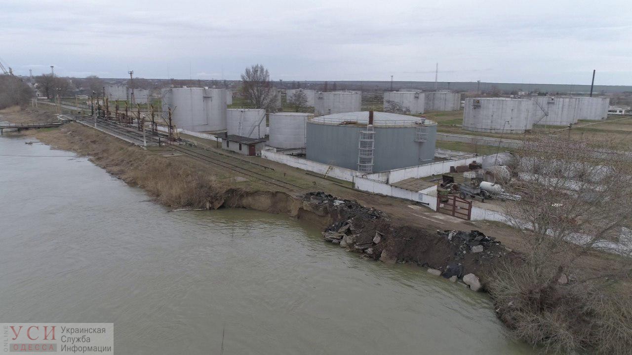 Трассу Одесса-Рени может затопить из-за паводка Дуная: возле дороги обвалился берег (фото, видео) «фото»