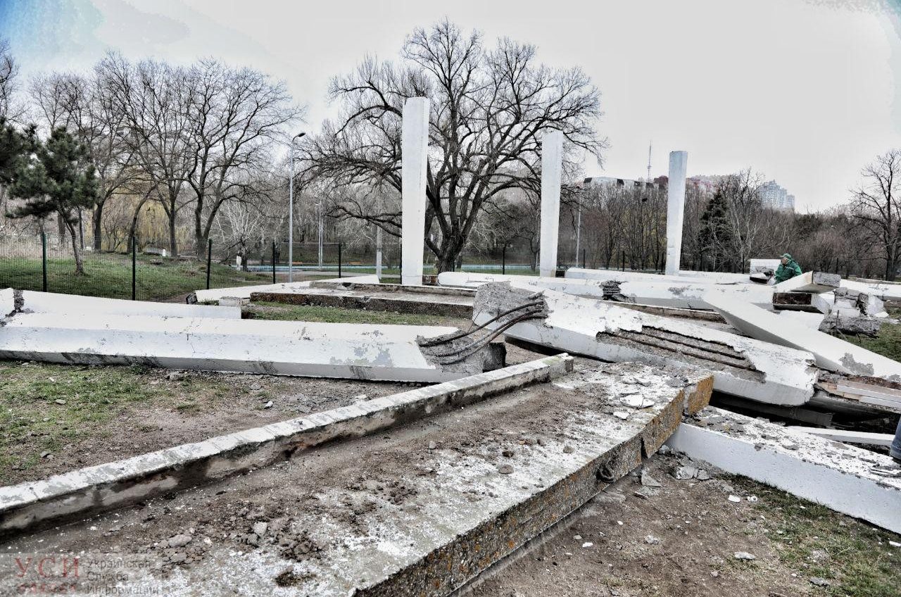 Одесский “Стоунхендж” в парке Победы полностью разрушили (фоторепортаж) «фото»