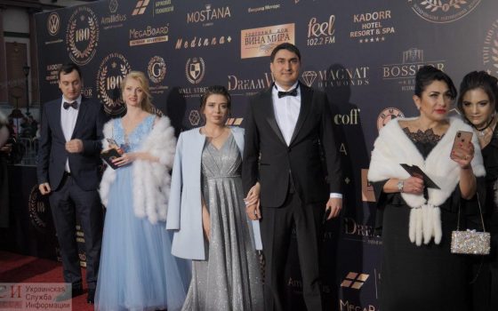 В Одессе по самой длинной красной дорожке в Европе прошлись номинанты и гости “ТОП100: Гордость и красота Украины” usionline.com В Одессе по самой длинной красной дорожке в Европе прошлись номинанты и гости “ТОП100: Гордость и красота Украины” «фото»