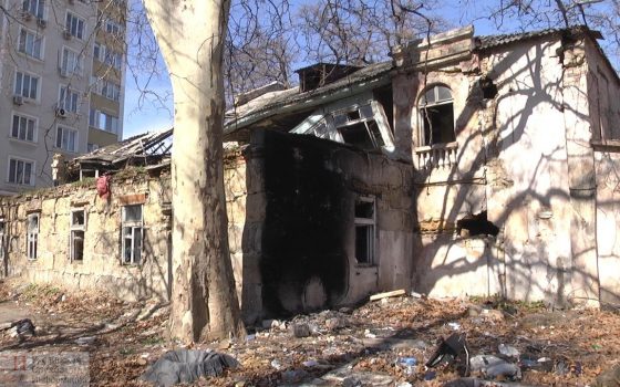 Территория бывшего детского сада на Французском бульваре превращена в свалку usionline.com Территория бывшего детского сада на Французском бульваре превращена в свалку «фото»