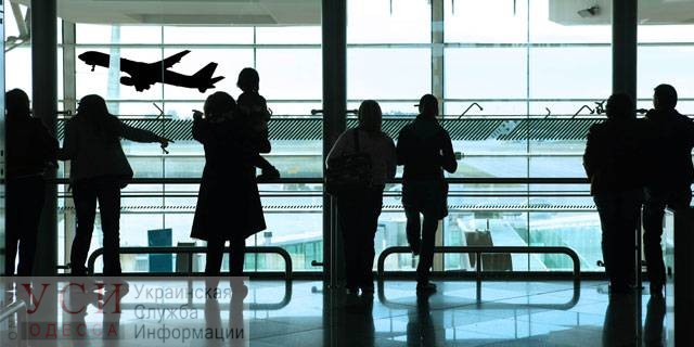 Одесситка уже год судится с авиакомпанией: отменой рейса ей испортили 8 марта «фото»