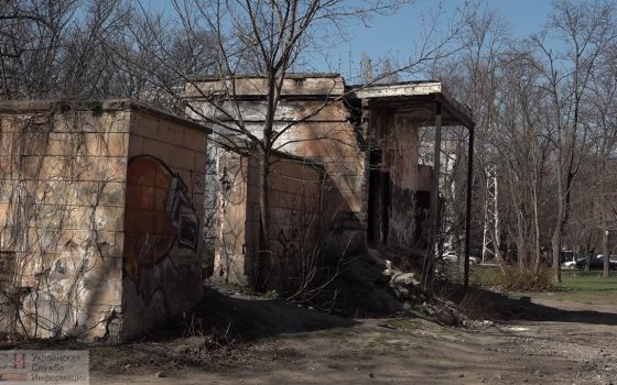 Сквер за бывшим кинотеатром “Вымпел” превратился в притон (фото) «фото»