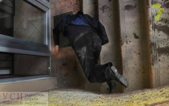 Одесские полицейские нашли тело неизвестного мужчины в центре города «фото»