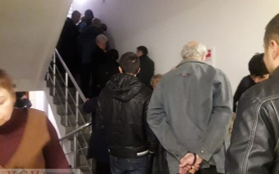 В Одессе в окружных комиссиях собрались очереди: большая часть участков посчитали голоса (фото) «фото»