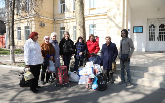 “Чужих стариков не бывает”: одесситы передали гуманитарную помощь в психоневрологический диспансер (фото) «фото»