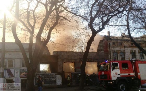 В Одессе загорелось заброшенное здание, очевидцы винят “закладчиков” (фото, видео) «фото»