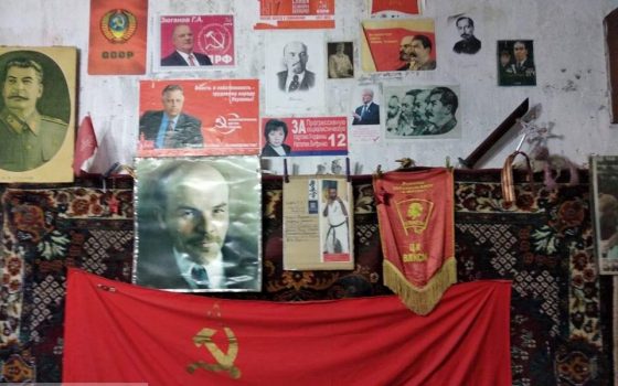 У одесского интернет-агитатора нашли дома “музей” коммунизма и портреты Путина (фото) «фото»