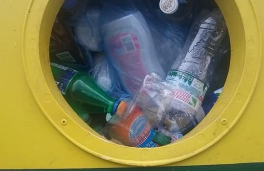 В парке Шевченко переполнены эко-боксы для пластика, в компании говорят, что виноваты дворники «фото»