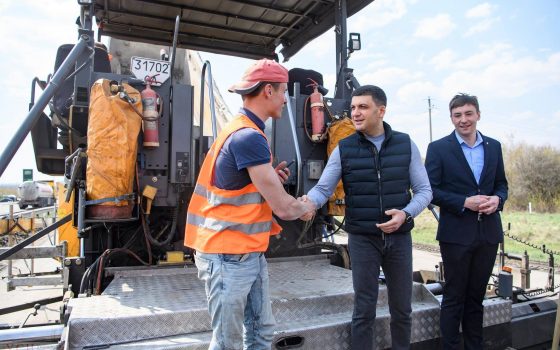 Гройсман: “Нужно отказаться от ямочного ремонта дорог в пользу их капитального восстановления” «фото»