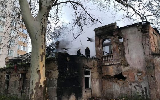 Рано утром в переулке Каркашадзе горел заброшенный детский сад (фото) «фото»