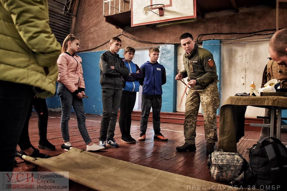 Бойцы одесской мехбригады готовят школьников из области к военно-патриотической игре (фото) «фото»