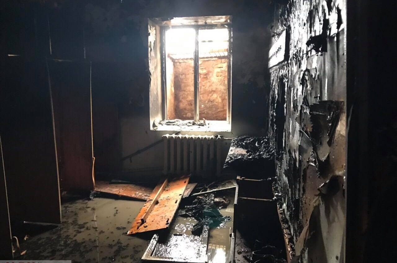 На Даче Ковалевского тушили пожар в школе-интернате (фото) «фото»