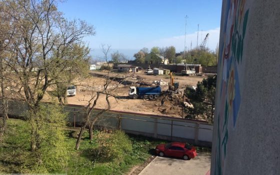 Активисты обеспокоены строительством жилкомплекса перед больницей имени Резника: склону может грозить опасность (фото) usionline.com Активисты обеспокоены строительством жилкомплекса перед больницей имени Резника: склону может грозить опасность (фото) «фото»
