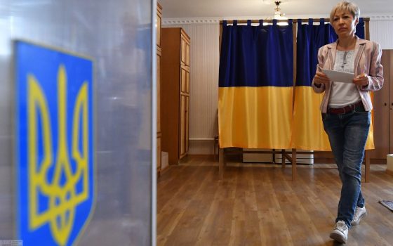 Проехать несколько десятков километров и выстоять часовые очереди: как одесситы голосовали за рубежом «фото»