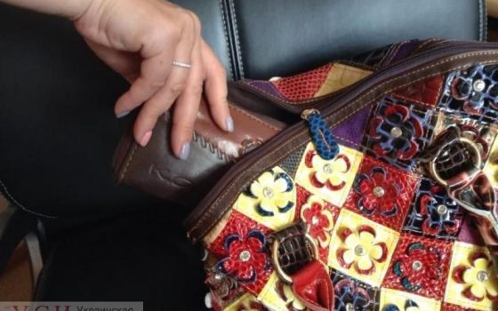 Одесситка поймала за руку карманницу, но охрана супермаркета ее отпустила (видео) «фото»