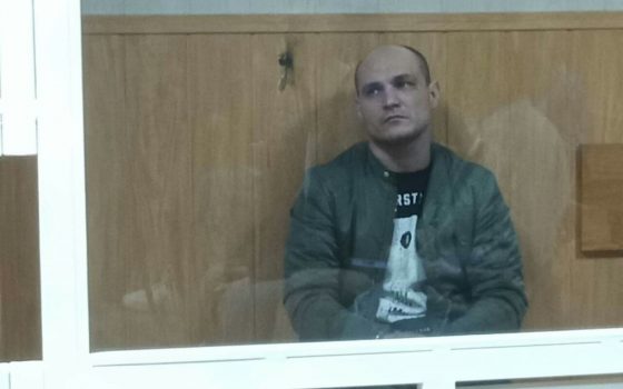 “Я их не добивал, я им помогал”: мужчину, который избивал нацгвардейцев после ДТП, отправили в СИЗО на 2 месяца (фото) «фото»