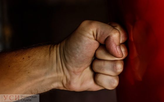 В Одессе мужчину осудили на 8 лет за то, что он караулил женщин в подъезде, избивал их и грабил «фото»