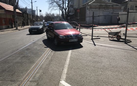 На 10 Фонтана прямо на перекрестке вырастет девятиэтажка: строители уже огородили часть дороги (фото) «фото»