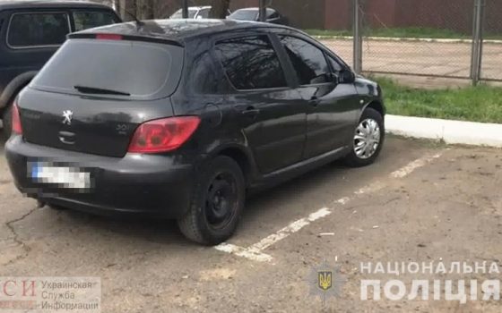 Полиция: под Одессой “гастролер” залез в незапертую машину и украл 800 тысяч гривен (фото) «фото»