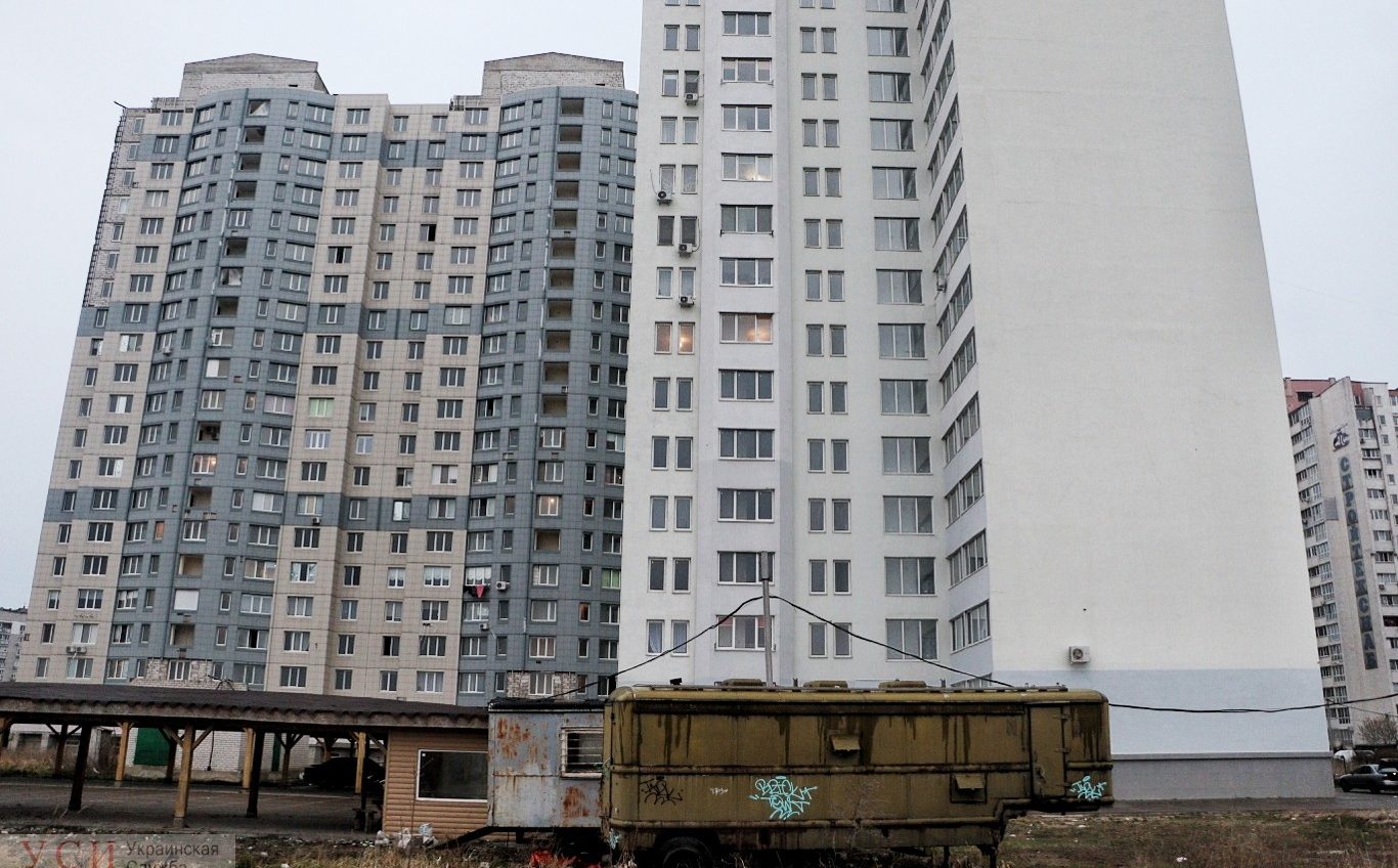 Коммуналка 12 тысяч в месяц и лифт по расписанию: как живет дом-призрак в Черноморске (фото) «фото»