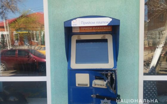 Трое парней грабили терминалы в центре Одессы: с помощью топора и зубила (фото) «фото»