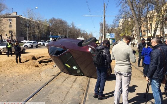 Машину подбросило в воздух, как пушинку: появилось видео взрыва на Фонтанской дороге (видео) «фото»