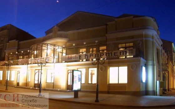 Одесситы собрали средства за ночь и закрасили граффити на стенах Русского театра (фото) «фото»