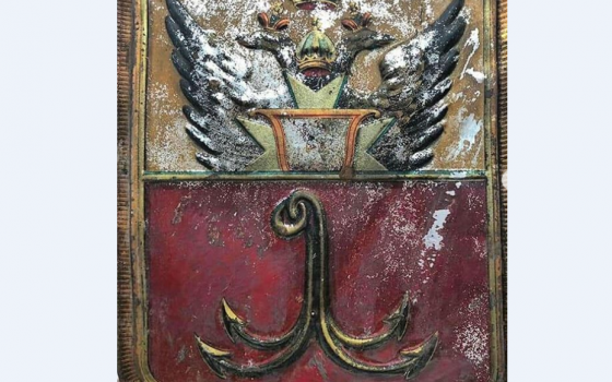 Под крышей дома Руссова нашли дореволюцинный герб Одессы «фото»