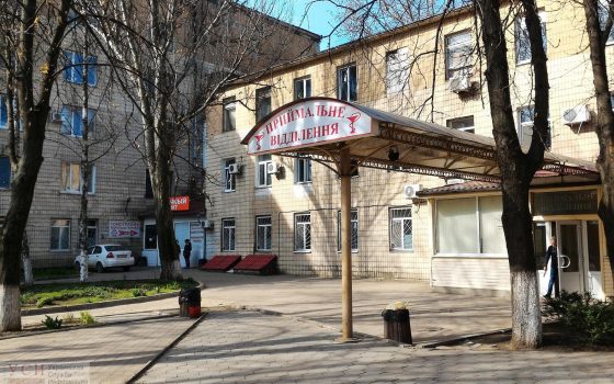 Одесские медики борются за жизнь подростка, который получил удар током на железнодорожном вагоне «фото»