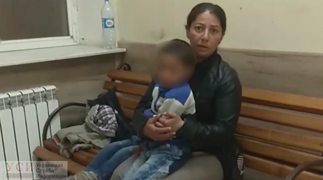 Служба по делам детей не сработала: у задержанной ночью матери-попрошайки не смогли забрать больных детей (видео) «фото»