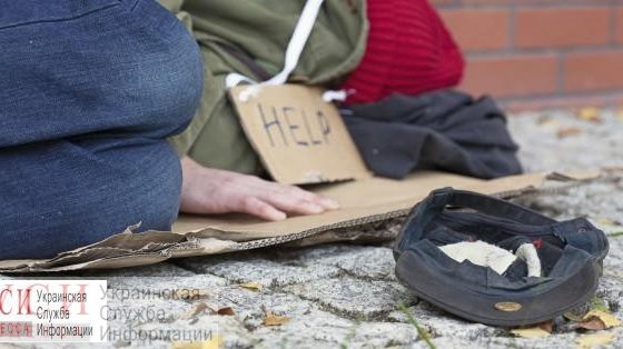 Старобазарный сквер страдает от количества бездомных: депутаты просят усилить охрану «фото»