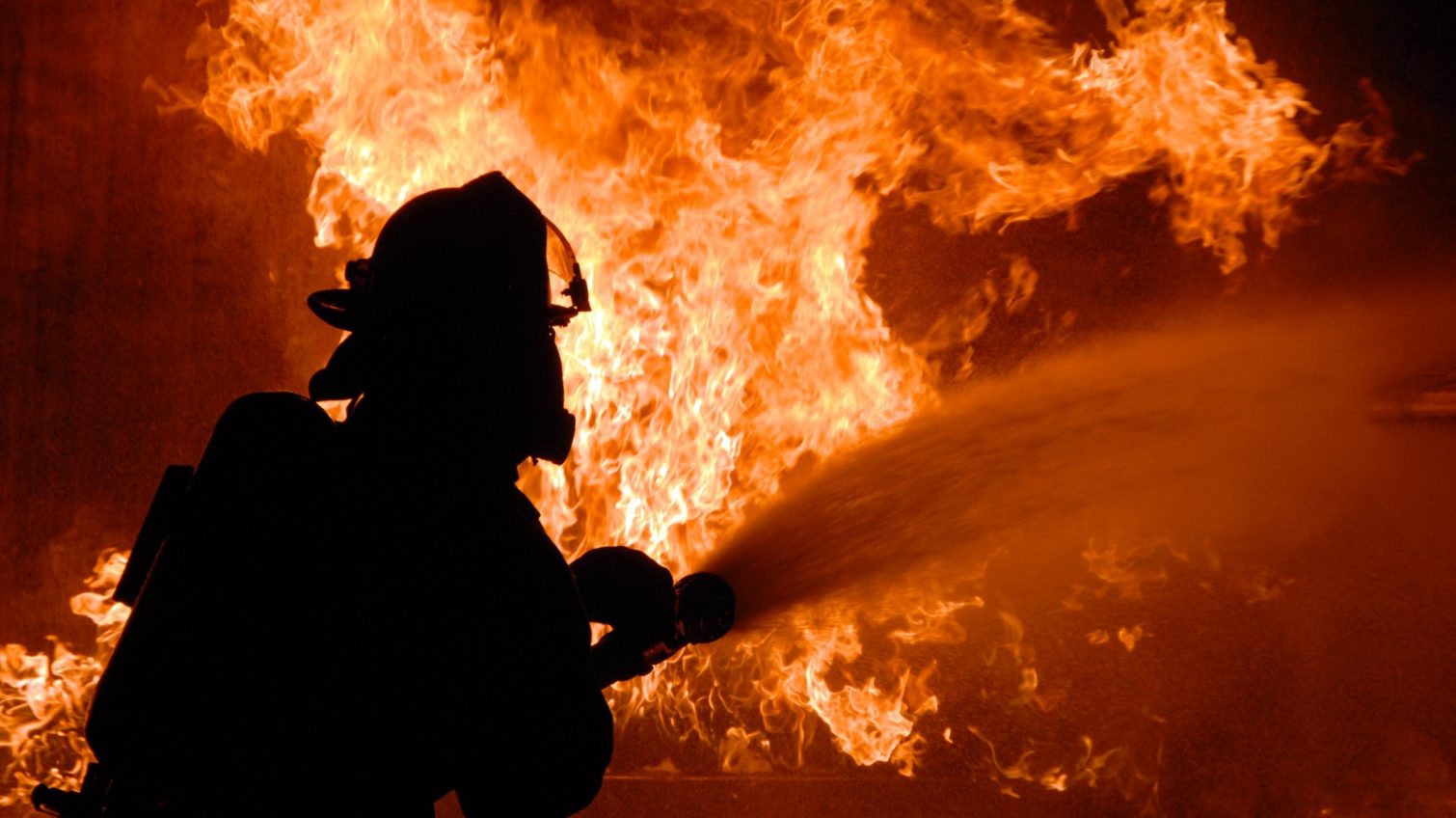 В Килийском районе мужчина погиб при пожаре в здании для переработки тростника «фото»