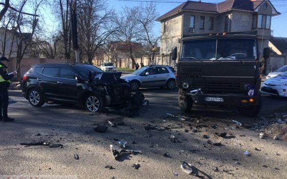 ДТП с грузовиком и иномаркой перекрыло часть Львовской (фото) «фото»