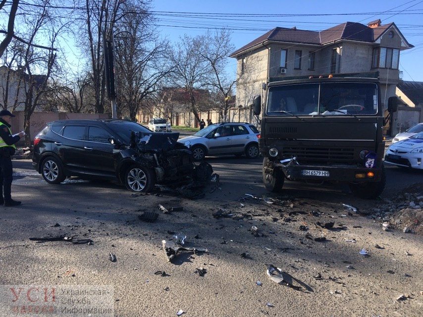 ДТП с грузовиком и иномаркой перекрыло часть Львовской (фото) «фото»