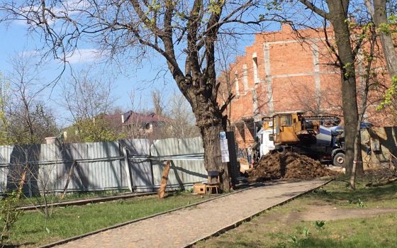 На территории санатория Горького заметили стройтехнику, там пояснили, что идет реконструкция (фото) «фото»