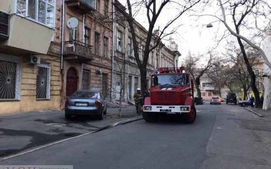 В Одессе горит жилой дом на Базарной (фото, видео) ОБНОВЛЕНО «фото»