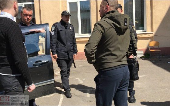 Нетайное голосование: одессит сфотографировал бюллетень прямо в кабинке (видео) «фото»