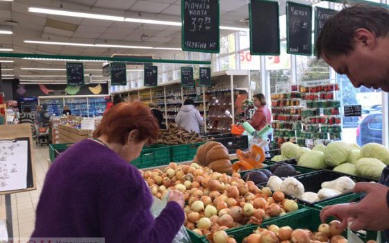 Что почем на борщ: цены подскочили, а капусту на “Привозе” режут четвертинками – лишь бы продать (фото) «фото»