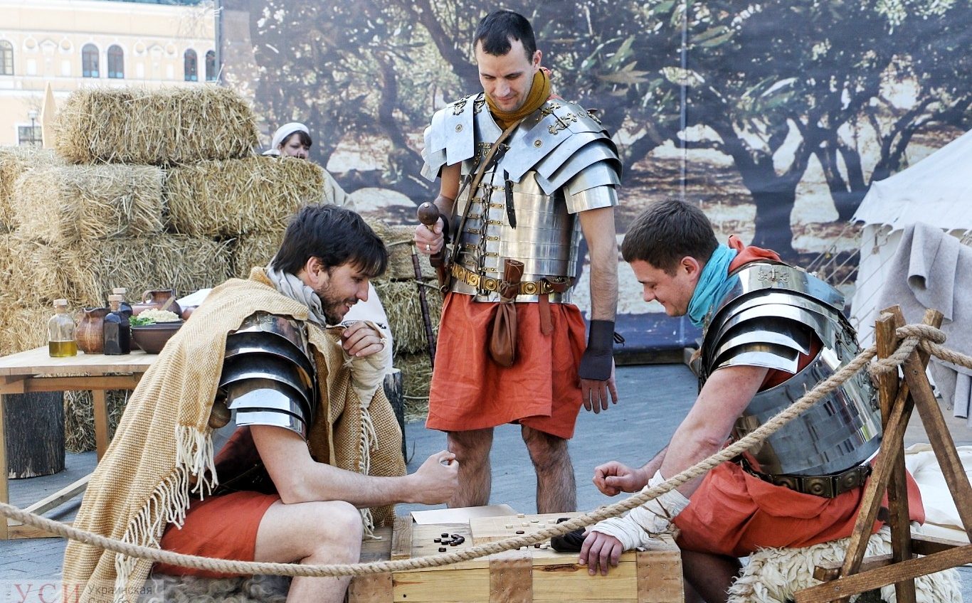 Римские легионеры “будут жить” на Дерибасовской три дня: для одесситов воссоздадут путь на Голгофу (фоторепортаж) «фото»