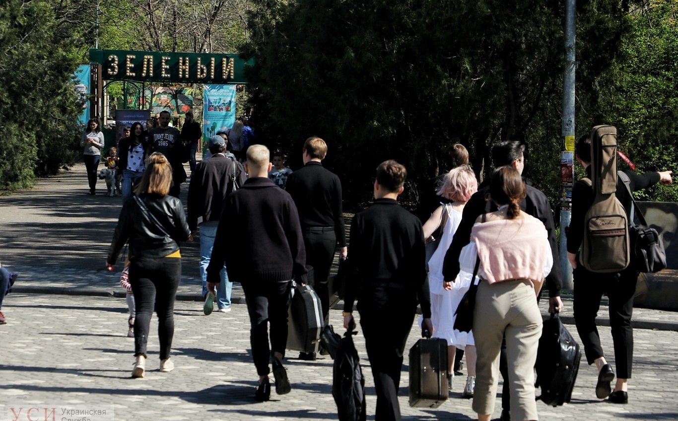 Зеленый театр в парке Шевченко открылся – за час пришло больше тысячи одесситов (фоторепортаж, видео) «фото»
