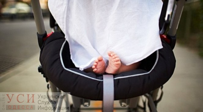 В Одессе мать “забыла” коляску с грудным ребенком возле вокзала и отделалась штрафом «фото»