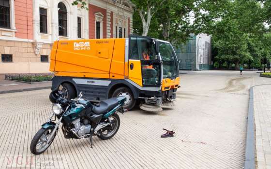 Авария с мотоциклистом на Думской площади: пострадавшего увезла скорая (фото, видео) «фото»