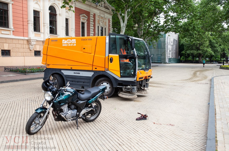 Авария с мотоциклистом на Думской площади: пострадавшего увезла скорая (фото, видео) «фото»