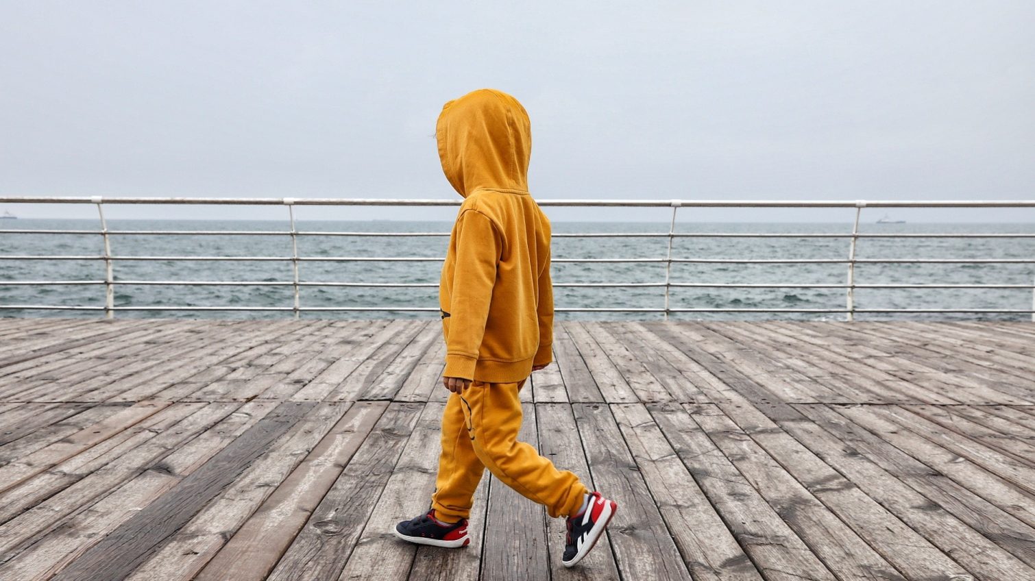 Одесситы, несмотря на дождливую погоду, наслаждаются прогулкой у моря (фоторепортаж) «фото»